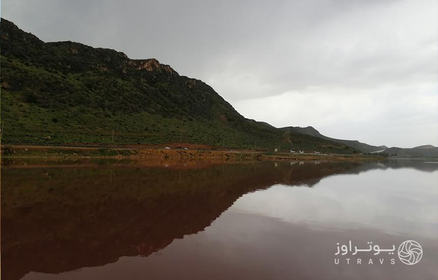 دریاچه مهارلو در فصل بهار